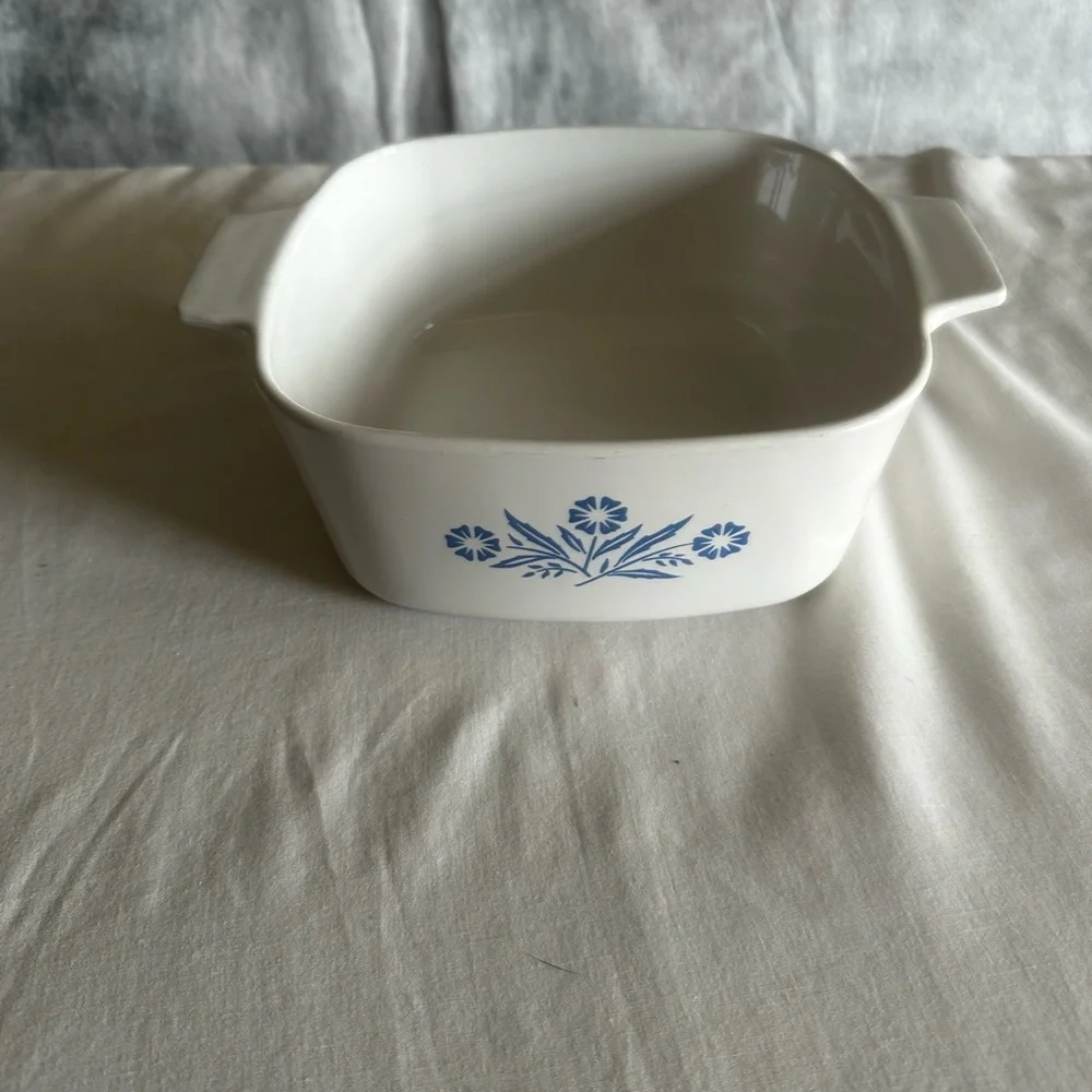CORNING WARE BLUE CORNFLOWER 1 1/2 QUART CASSEROLE DISH